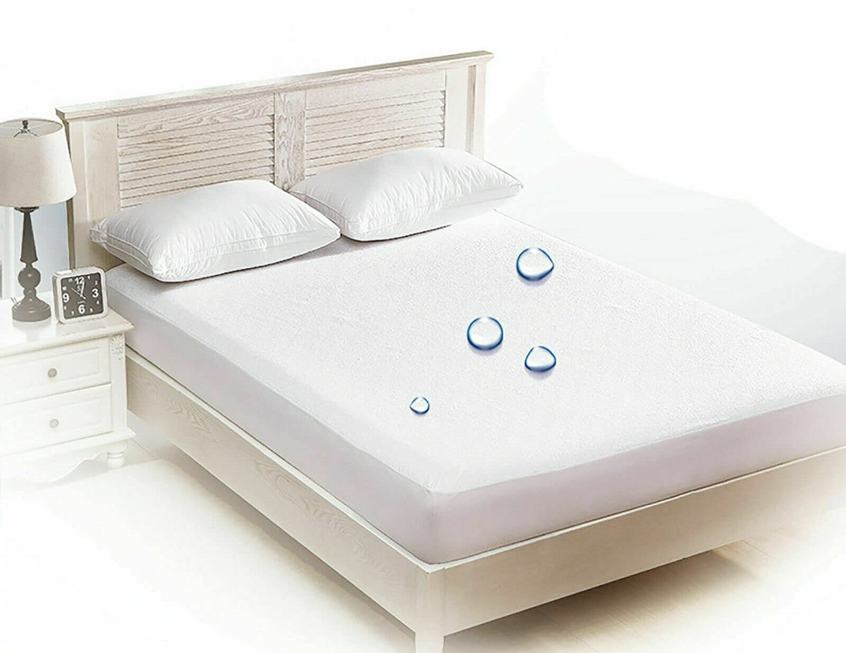 Vinyl Plastic Mattress Protector Fitted Sheet Style Waterproof Mattress Cover Breathable - Bed Wetting and Spill Protection for Mattress Fits a Mattress Up to 11.5" Deep (Queen 80" x 60" x 11.5 Deep)