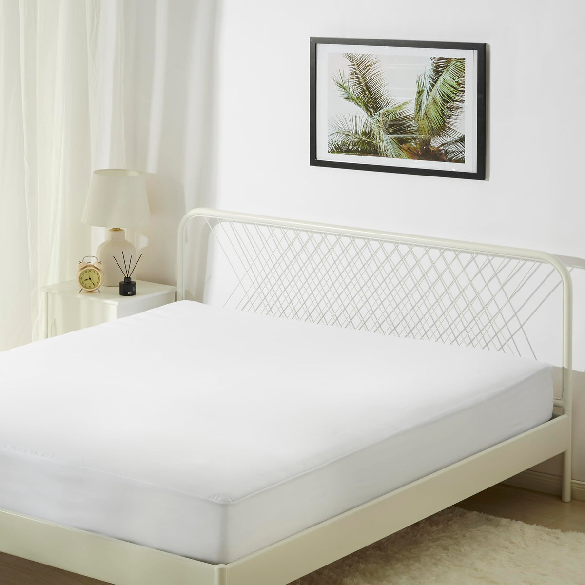 Amazon Basics Zippered Mattress Encasement - Waterproof, Queen