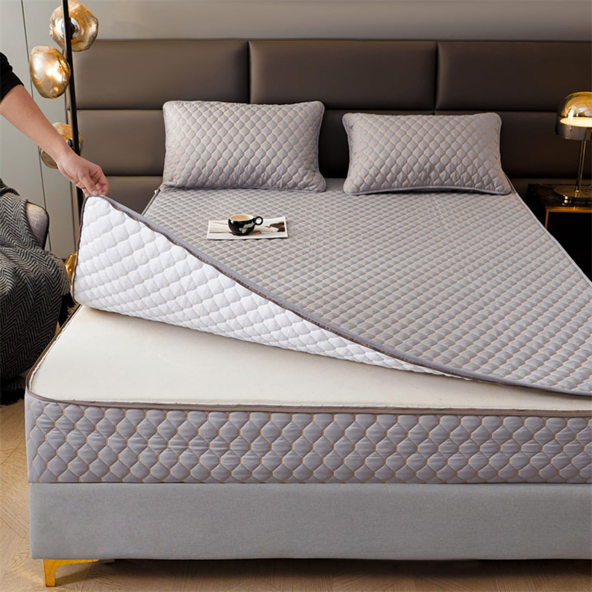 Mattress protector Double Mattress Cover Zipped Quilted Mattress Protector Single/Small Double/King Bed Mattress Topper Cover Fully Total Encasement Cover Anti-dust Washable Fitted Sheet(White a,160x2