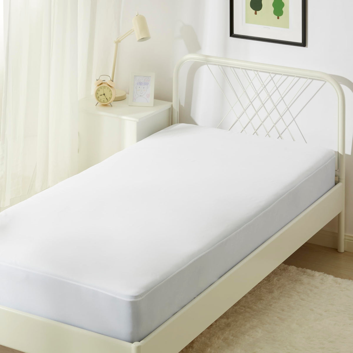 Amazon Basics Zippered Mattress Encasement - Waterproof, Queen