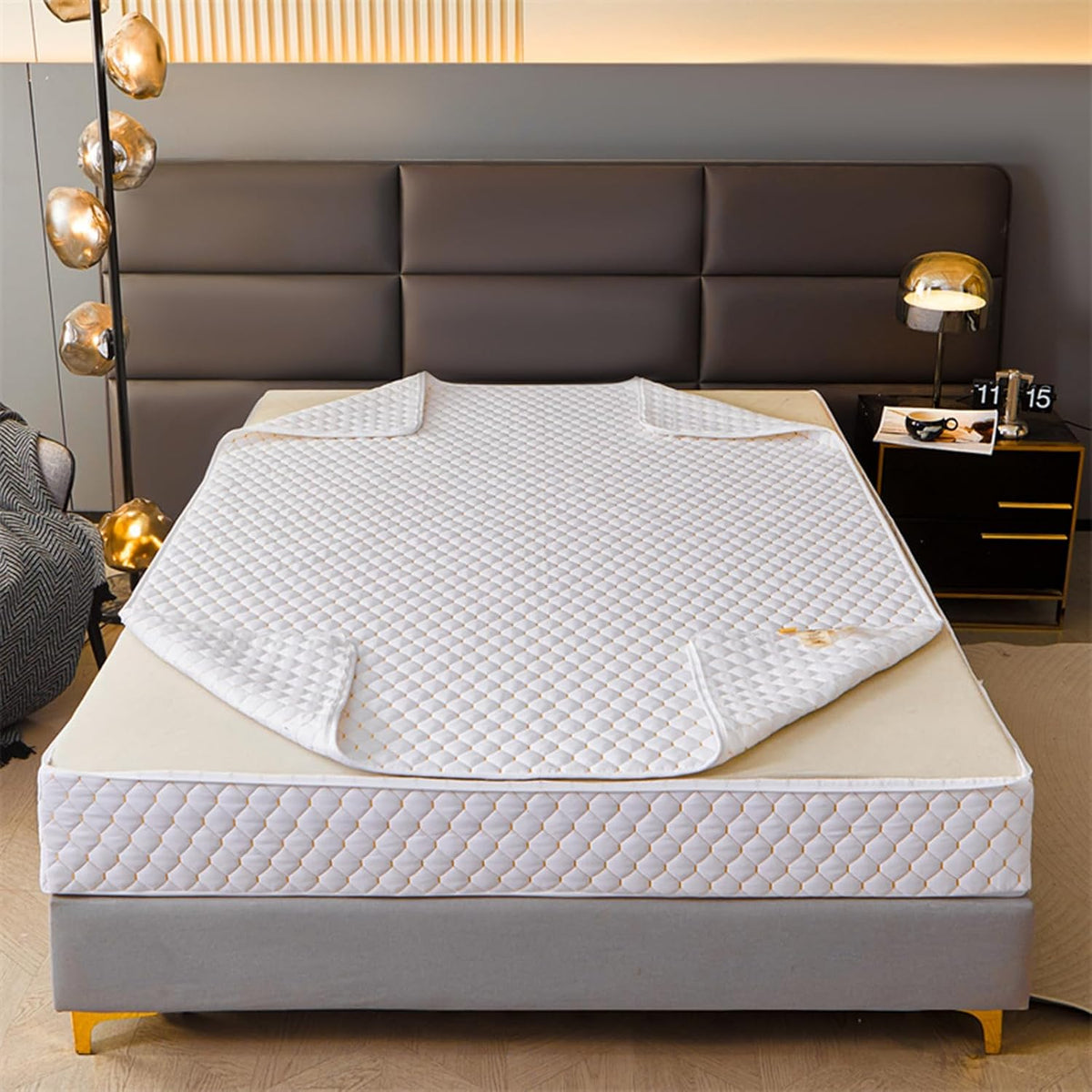 Mattress protector Double Mattress Cover Zipped Quilted Mattress Protector Single/Small Double/King Bed Mattress Topper Cover Fully Total Encasement Cover Anti-dust Washable Fitted Sheet(White a,160x2