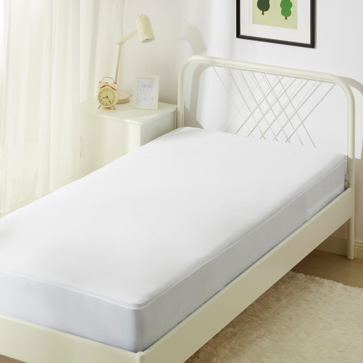 Amazon Basics Zippered Mattress Encasement - Waterproof, Queen