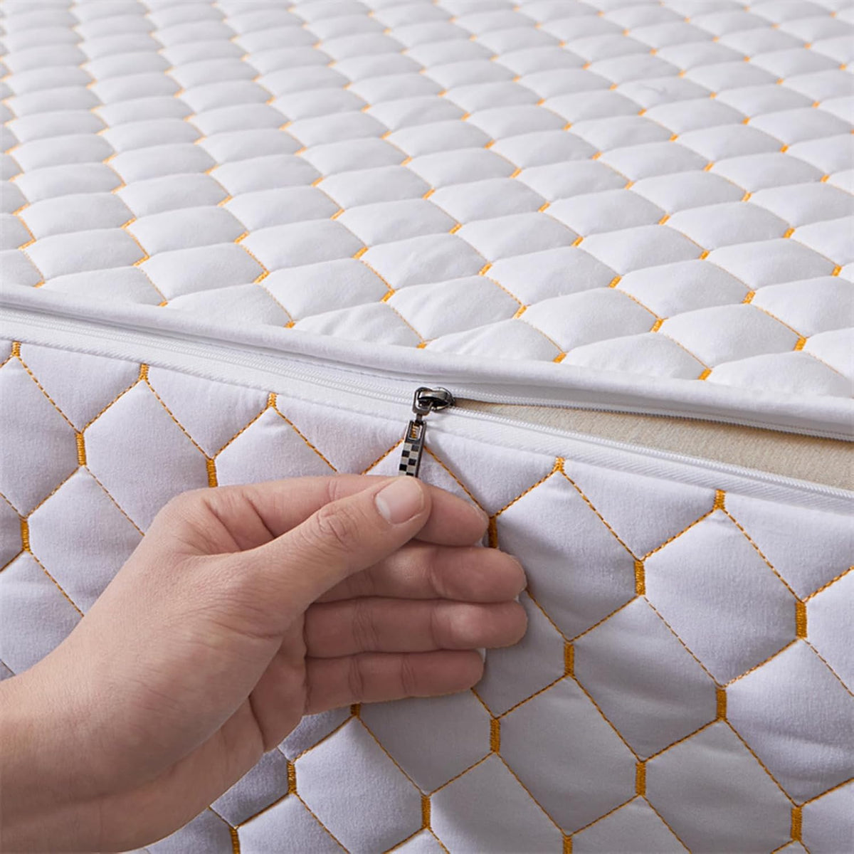 Mattress protector Double Mattress Cover Zipped Quilted Mattress Protector Single/Small Double/King Bed Mattress Topper Cover Fully Total Encasement Cover Anti-dust Washable Fitted Sheet(White a,160x2