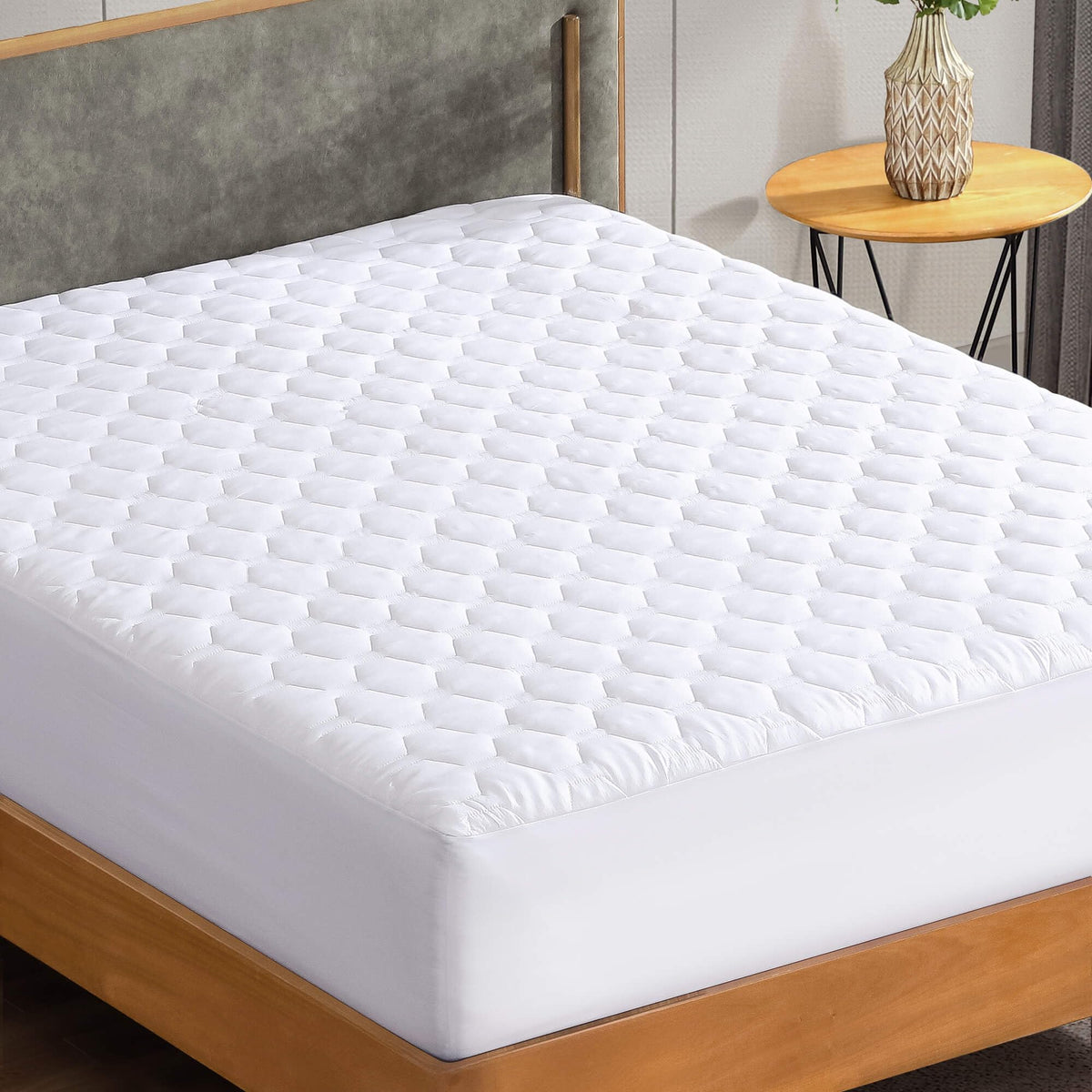 The Grand Hotel Collection Twin Size Hybrid Mattress Protector & Pad - Soft and Comfortable Bed Sheet Cover that Restores the Beauty of Your Mattress, While Protecting from Stains, Dust, and Dirt.