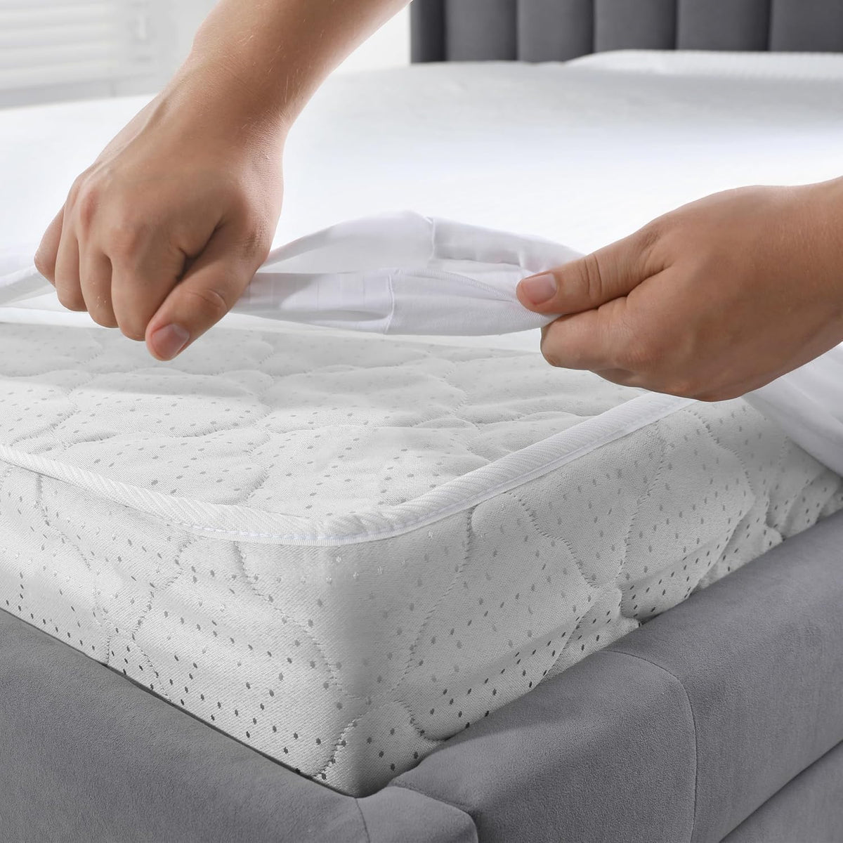 Fresh Ideas Fitted Vinyl Mattress Protector, Waterproof, Hypoallergenic, 14" Pockets, Queen